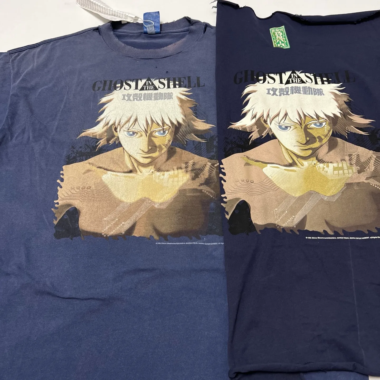 Printing and proofing comparison SAINT Mxxxxxx × Ghost in the Shell GS_SS TEE/GST IN THE SHELL/NVY Ghost in the Shell co-branded distressed short-sleeves White-haired plain character TEE Washed blue S-XL Look for the cylindrical fabric without side seams The open width is almost boring Asut ready-made garments are dyed The whole piece is sprayed with maroon The collar and cuffs are frayed Many places are torn Customized joint main mark/wash mark/with little angel anti-counterfeiting mark